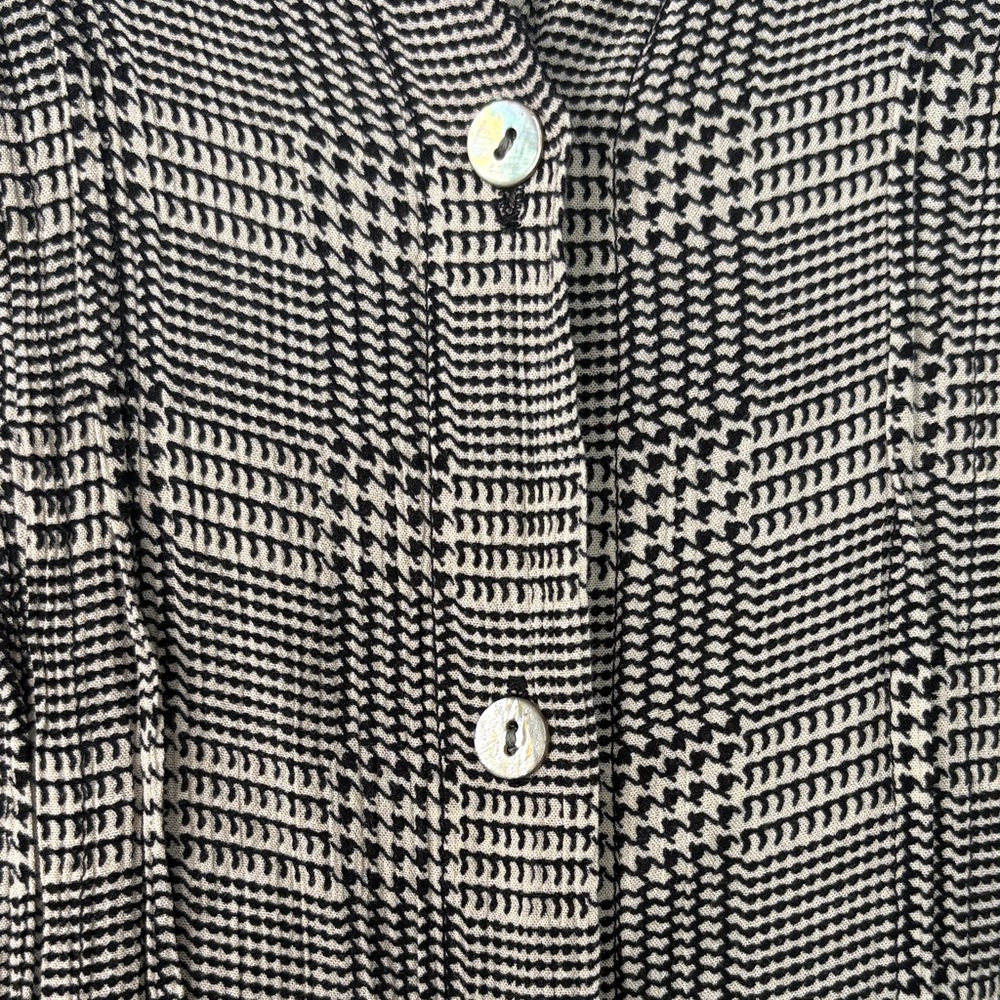 Black and White Plaid Button-Up Shirt - Picture 3 of 5